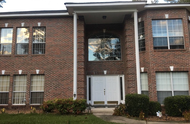 Beautiful lake Home approx 10 minutes from ATL Intl Airport-20 min Domestic Term