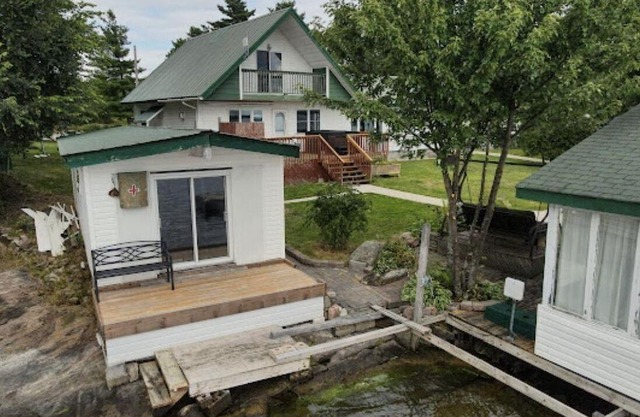 Beautiful lake house! (pet friendly)