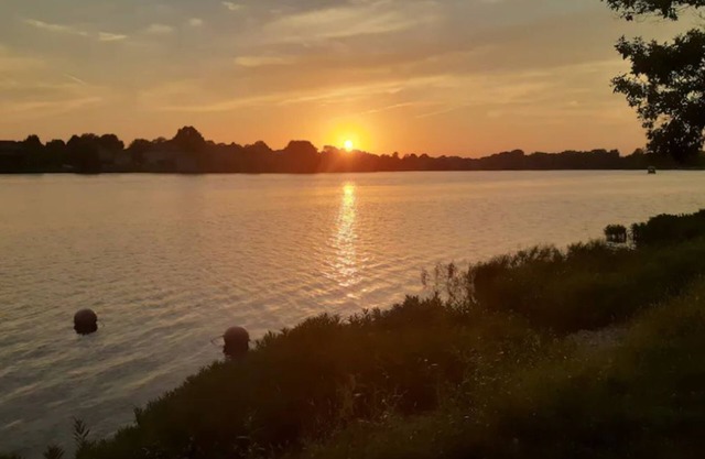 Beautiful Lake View! Spacious3/2 Monthly Special!