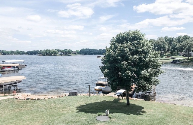 Beautiful lakefront home on Sun Valley Lake