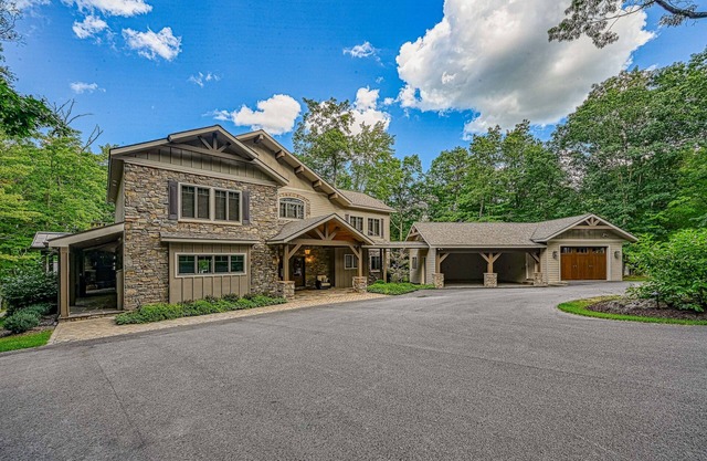 Beautiful lakefront home with hot tub, game room, washer/dryer & private dock