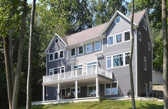 Beautiful Lakefront Home- Sleeps 20