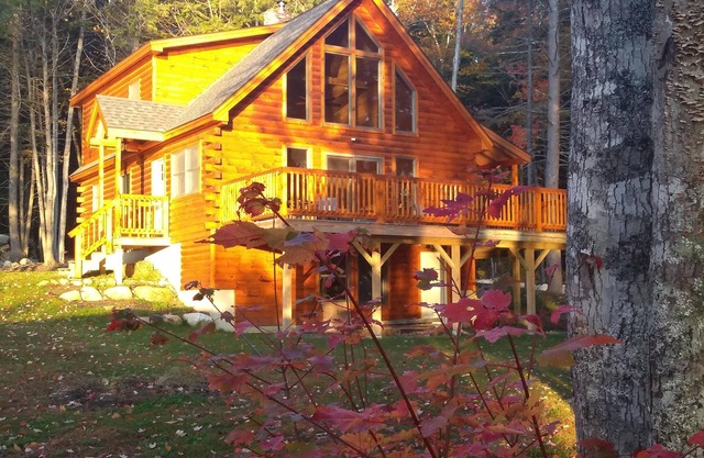 Beautiful Lakeside Log Home near Acadia National ParknKayak/Canoe/Swim/Fish