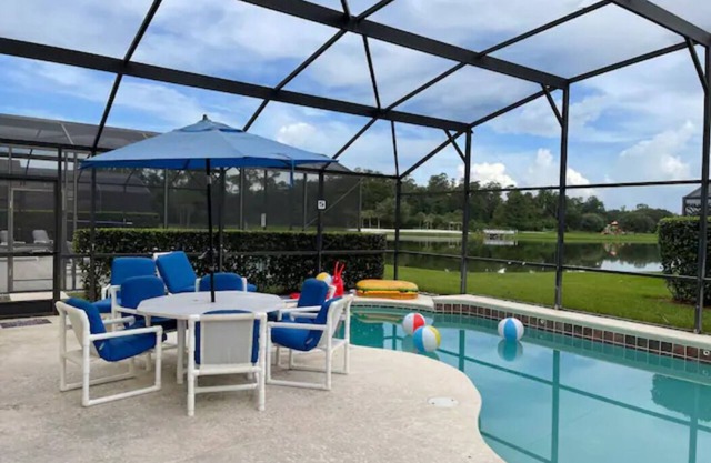 Beautiful Lakeview 5 bedroom villa with private pool, Close to all Disney Parks