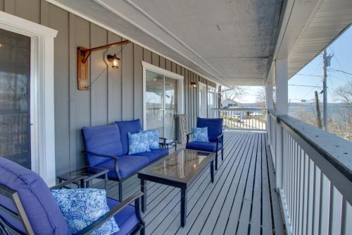 Beautiful Lakeview Home Near Bull Shoals Lake!