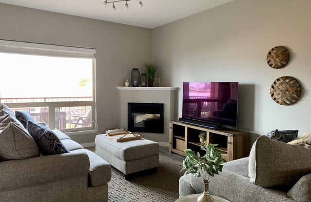 Beautiful Lakeview Townhome in Lakeshore Villas