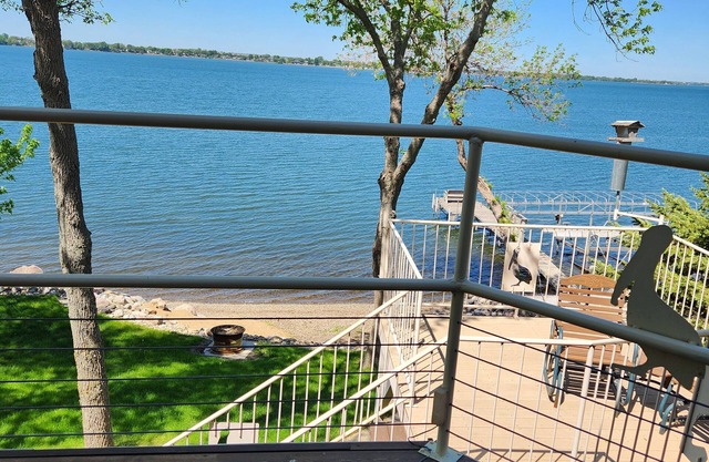 Beautiful large lake home for a family retreat, have fun by the water!n