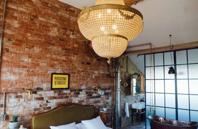 Beautiful Loft Apartment with Hot Tub and Sauna