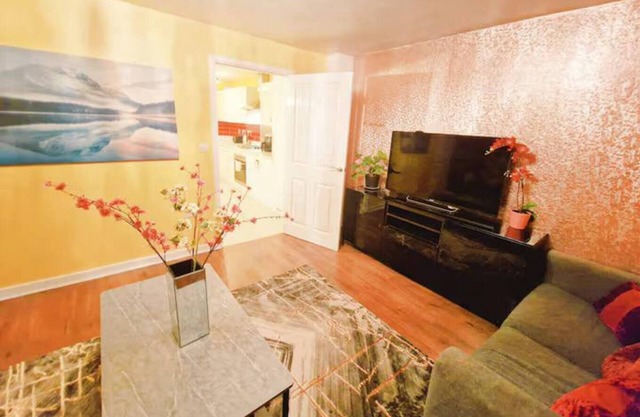 Beautiful Luxurious Home by LFC Stadium