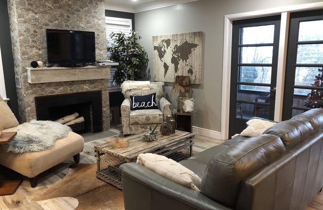 Beautiful Luxurious Lake front retreat