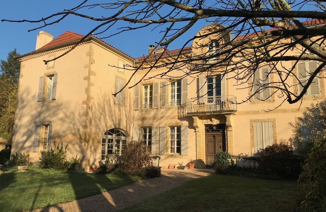 Beautiful Maison de Maitre with large garden and private pool