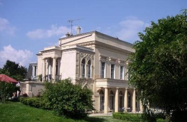 Beautiful mansion in Van-Gogh country