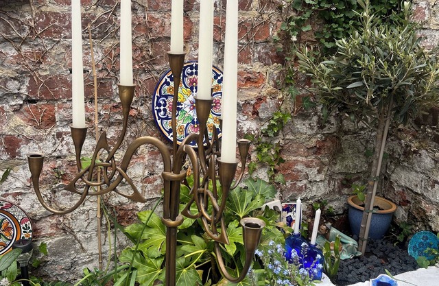 Beautiful Medieval Town House with original beams, log fires & quirky interiors