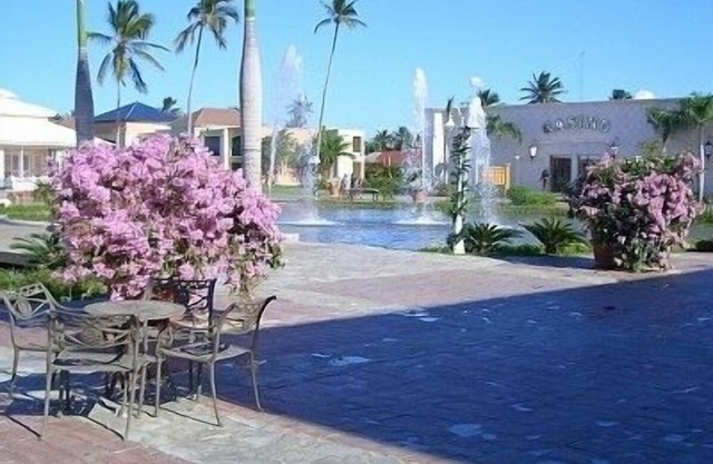 Beautiful modern 2 level condo across from Bavaro Beach central air