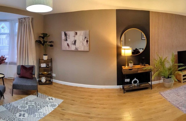 Beautiful Modern 3-Bedroom House w/Garden