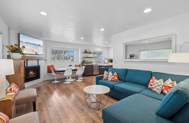 Beautiful modern beach house, steps to sand, AC, Bikes, Beach Gear and Parking!