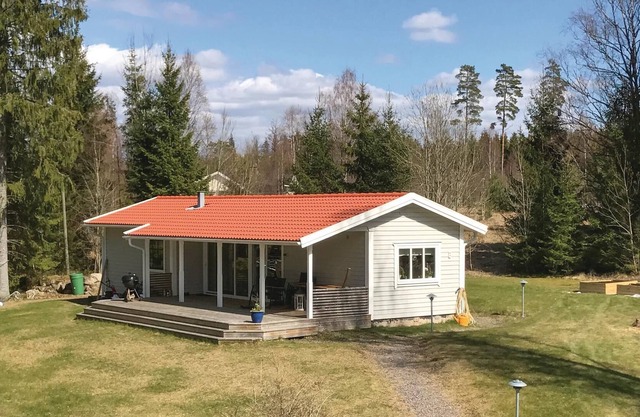 Beautiful modern cottage with nice terrace in Gådeberg, 6 km from Rörvik in Småland. You live close