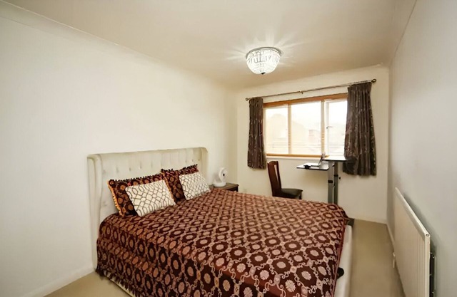 Beautiful Modren KingSize Bed Room
