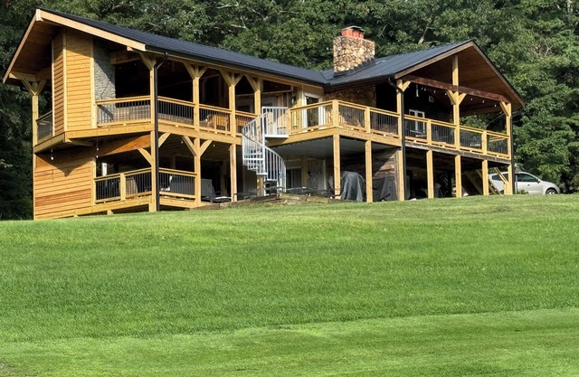Beautiful Mountain Getaway - Best Deck in the Mountains.