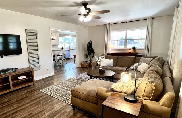 Beautiful neighborhood home! 2 miles from campus.