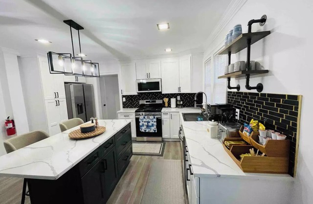 beautiful newly renovated 3 Bedrooms and 1.5 Bath in heart of Hicksville #16