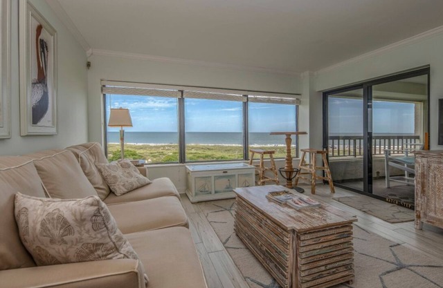 Beautiful Oceanfront Condo With Breathtaking Beach Views