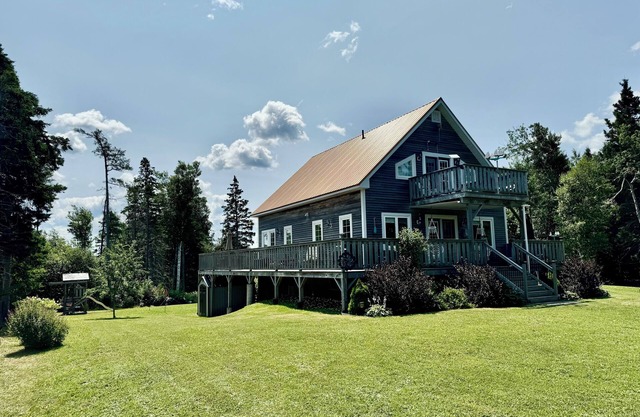 Beautiful ocean view property on the Amherst Shore - Northport, NS