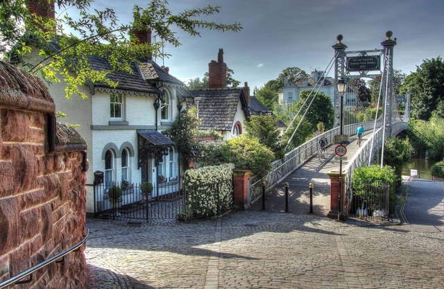 Beautiful period cottage, exceptional riverside location in the heart of Chester