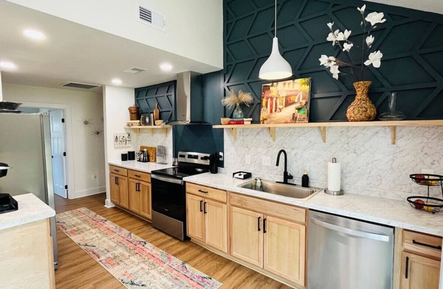 Beautiful Pet Friendly Home in Central Spartanburg Sleeps 6