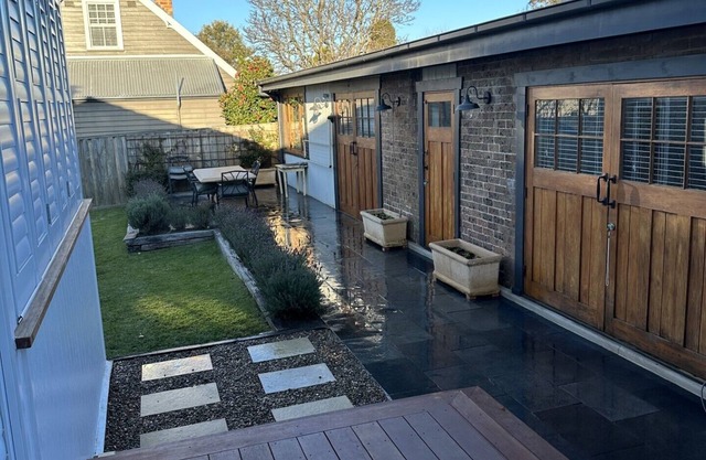 Beautiful pet friendly accommodation in Mittagong's blue ribbon precinct