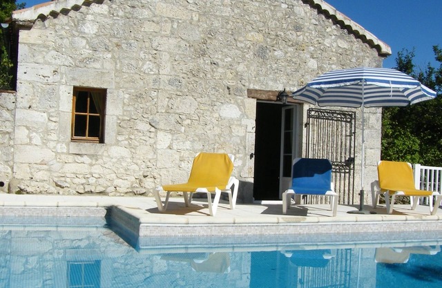 Beautiful Pigeonnier, in very quiet and marvellous property