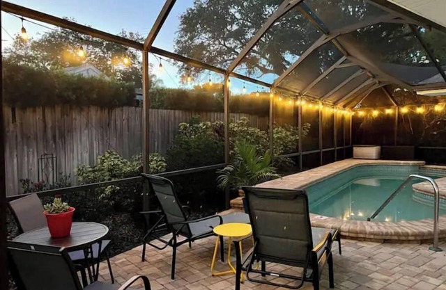Beautiful Pool Home, 6 Min. to Beaches, Sleeps 8, Great for Families!