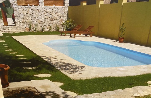 Beautiful poolside oasis - Apartment Gemer
