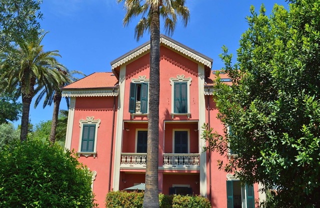 Beautiful portion of Villa in Art Nouveau,recently renovated 200mt from the sea