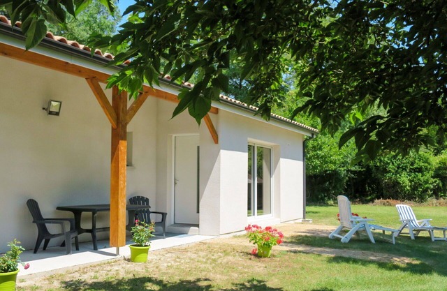 Beautiful private villa for 4 people with WIFI, TV, terrace and parking