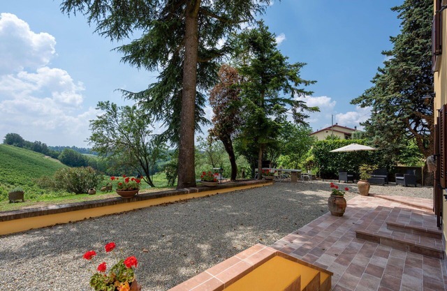 Beautiful private villa for 6 guests with WIFI, TV and patio