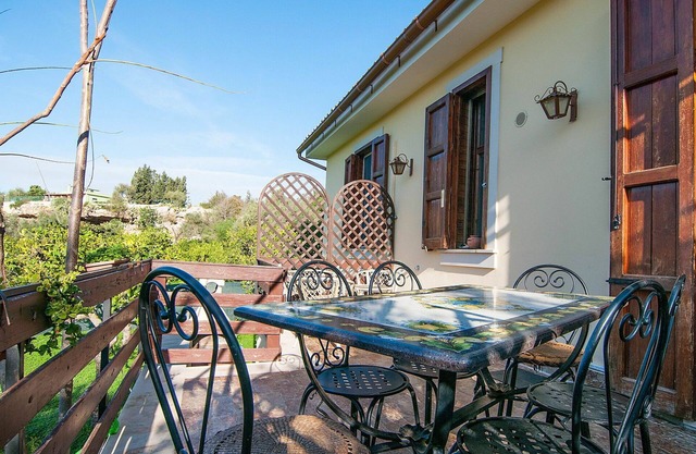 Beautiful private villa for 6 people with A/C, WIFI, TV, terrace, pets allowed and parking