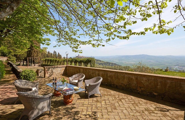 Beautiful private villa with WIFI, private pool, TV, pets allowed, panoramic view and parking