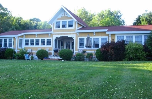 Beautiful, Private Oceanfront Cottage on Penobscot Bay