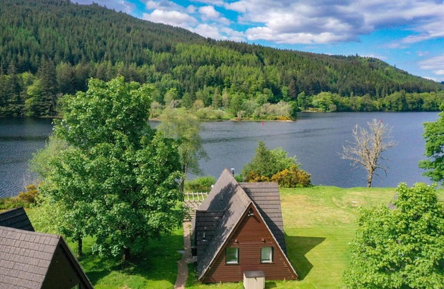 Beautiful private villa with WIFI, hot tub, TV, terrace, pets allowed, panoramic view and parking