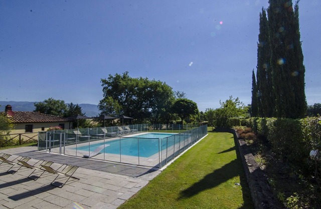 Beautiful private villa with WIFI, A/C, hot tub, private pool, TV, pets allowed and panoramic view
