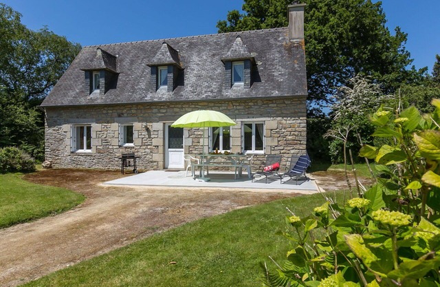 Beautiful private villa for 5 people with WIFI, TV, pets allowed and parking