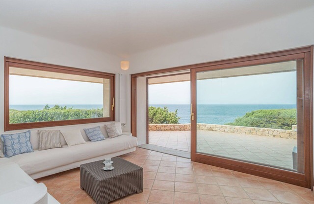 Beautiful private villa for 8 people with WIFI, TV and patio