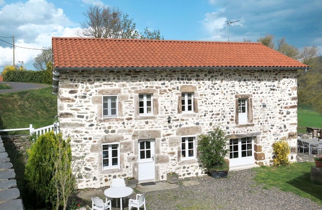 Beautiful private villa for 6 people with WIFI, TV, terrace, pets allowed and parking
