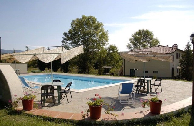 Beautiful private villa with pool, WIFI, patio, pets allowed, panoramic view and parking
