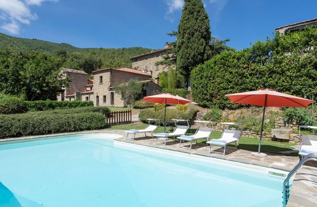 Beautiful private villa for 12 guests with private pool, WIFI, TV, terrace, pets allowed and par.