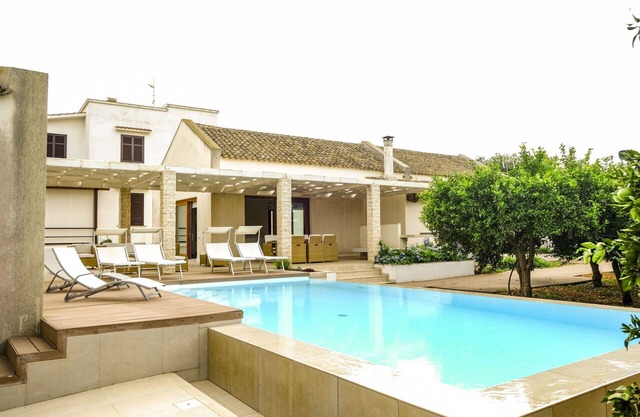 Beautiful private villa for 9 people with WIFI, A/C, private pool and TV