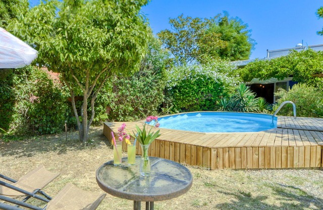 Beautiful private villa for 6 people with private pool, WIFI, TV, patio, pets allowed and parking