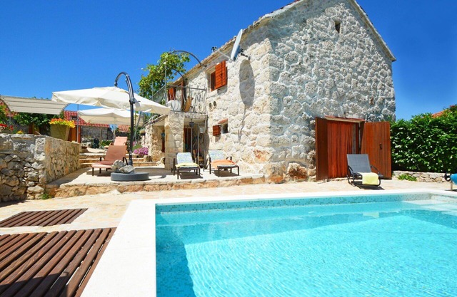 Beautiful private villa for 5 people with WIFI, A/C, private pool, TV, terrace and panoramic view
