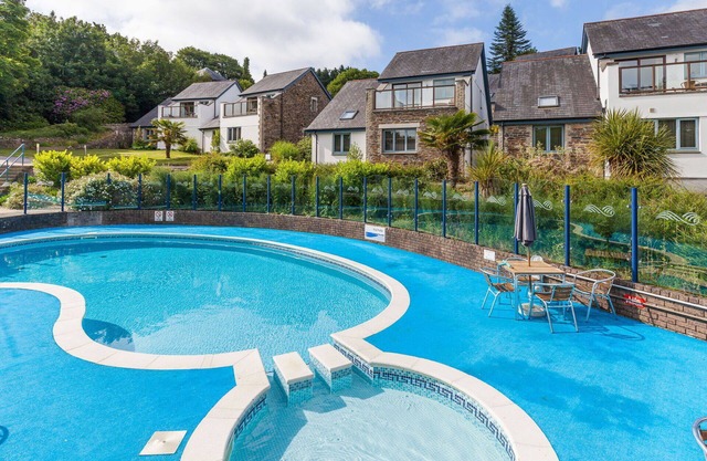 Beautiful private villa for 4 guests with WIFI, pool, TV, patio, pets allowed and parking